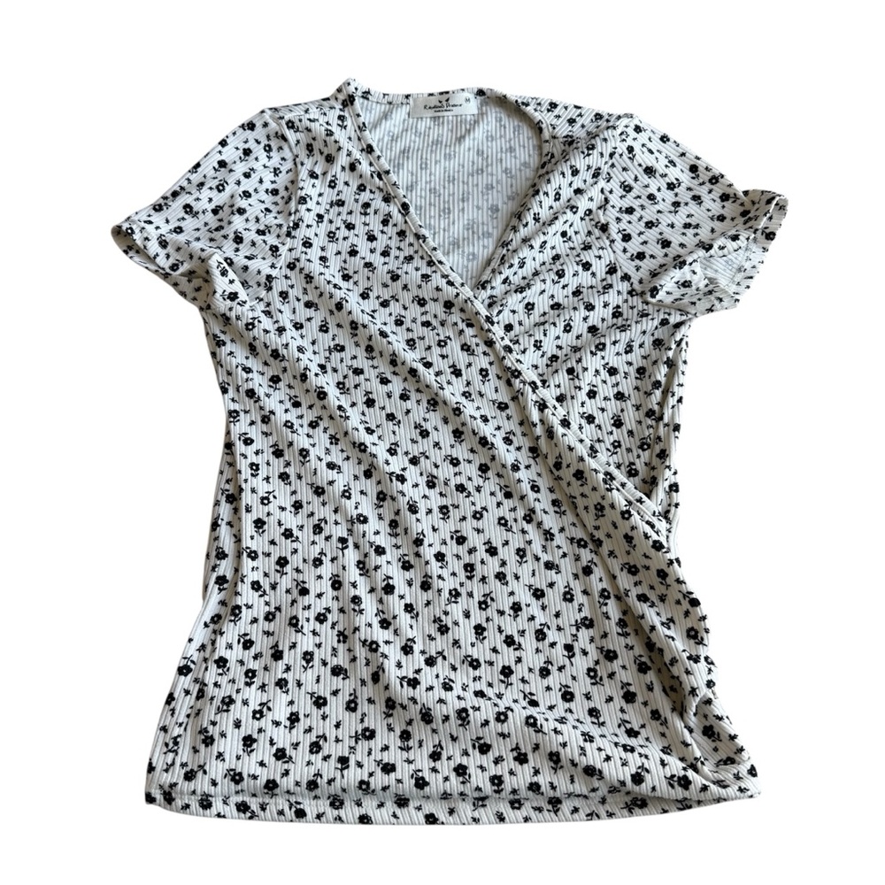 Rebellious Dreamer Women’s Juniors Floral Print Wrap Top Black and White Size M